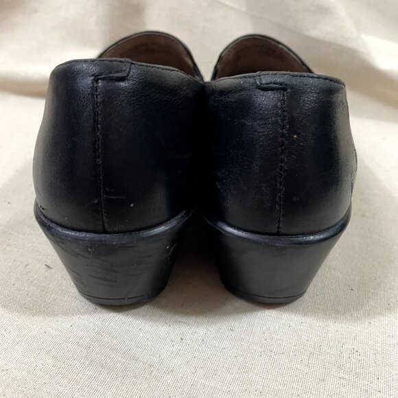 Dansko Soft Black Leather Loafer with Rubber Sole and Grosgrain Detail Size 37 - Picture 6 of 10